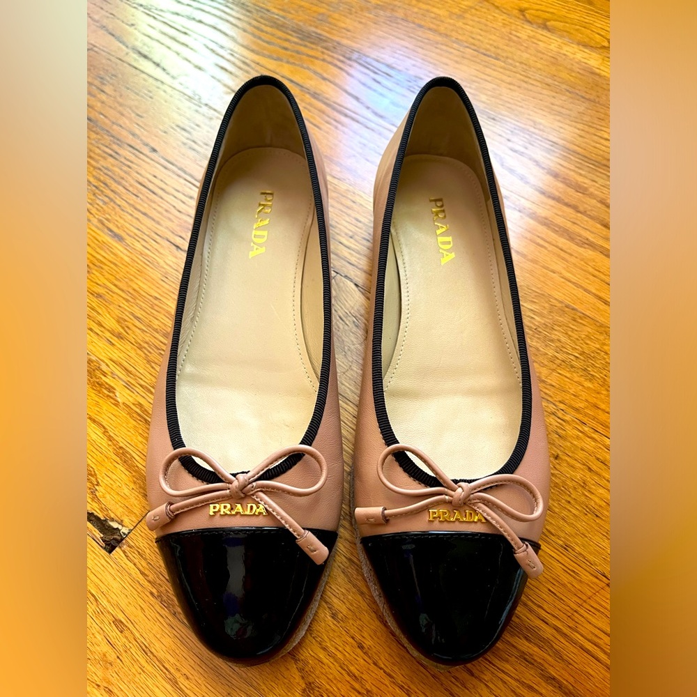 Beautiful Prada ballerina tan with black 7.5